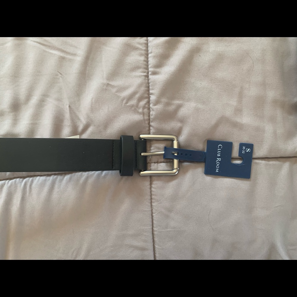 Men’s Club Room silver buckle leather belt